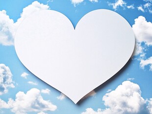 心形白云背景图