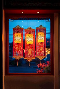 中式窗景下的精美传统挂饰