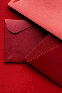 红色系信封特写