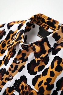 豹纹时尚衬衫细节展示