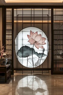 中式玄关处的精美荷花屏风