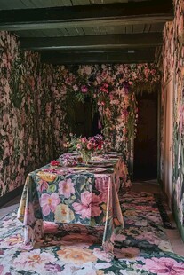 梦幻花卉装饰的室内空间