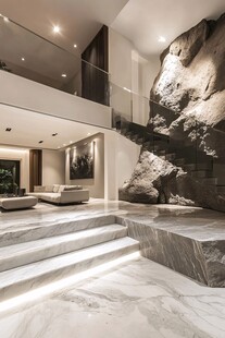 现代奢华客厅的岩石艺术装饰