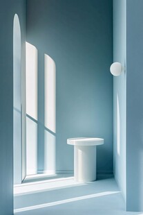 蓝色极简室内的光影景致