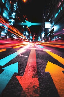 都市夜路流光箭头指引