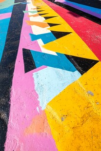 多彩几何地面艺术图案