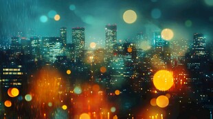 梦幻雨夜中的璀璨城市景观