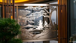 中式金属雕花屏风艺术美