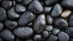 黑色鹅卵石特写纹理