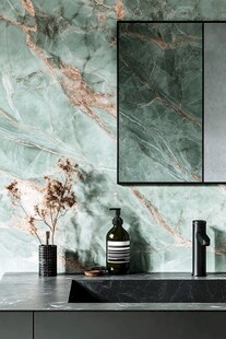 绿纹大理石浴室精致一角