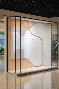 现代简约风玻璃展示空间