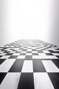 黑白棋盘格延伸的空间