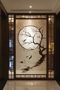中式典雅屏风上的花鸟图景