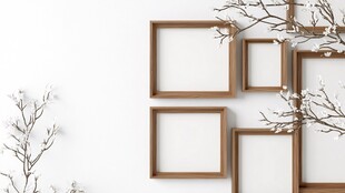 木质相框与素雅枝桠装饰
