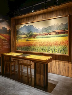 展厅中的田园风光画作