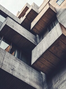 现代混凝土建筑独特外观