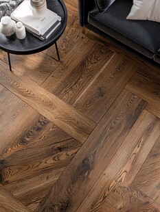 时尚客厅的木质拼花地板