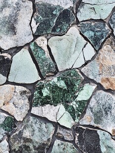 碎拼石材纹理墙面特写