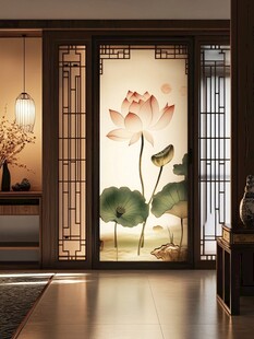 中式屏风上的清雅荷花图