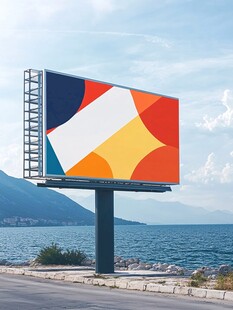 海边彩色户外广告牌