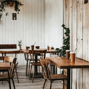 温馨木质风咖啡馆室内场景