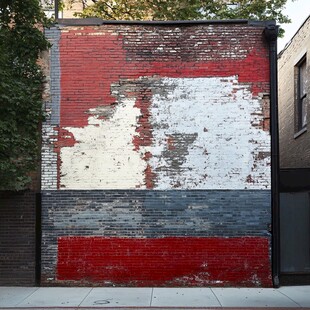 斑驳砖墙的复古艺术风貌