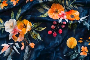 深蓝底花卉印花布料