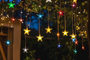 五彩星星灯营造浪漫氛围