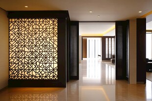中式镂空屏风的雅致走廊