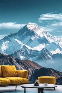 沙发前的壮丽雪山景观