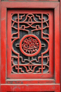 中式红木门雕花装饰细节
