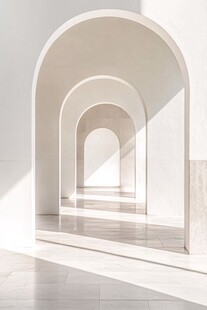 白色拱形空间的光影之美