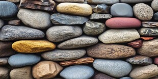 多彩鹅卵石垒砌的石墙