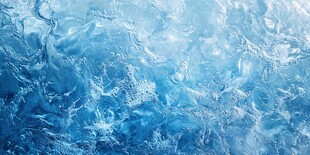 蓝色晶莹冰块纹理特写