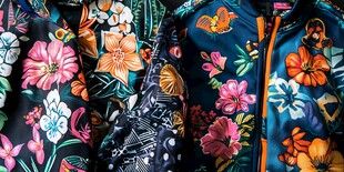 多彩花卉图案时尚服饰