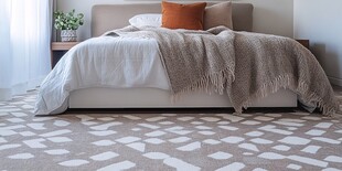 简约卧室床铺与个性地砖