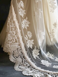 精致蕾丝婚纱裙摆细节