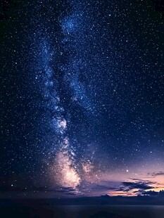 浩瀚星空下的梦幻天际