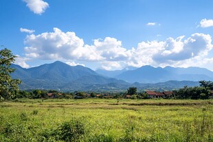 田园山野风光 蓝天白云