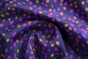 紫色波点花纹柔软织物