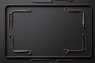 回形针构成的黑色边框