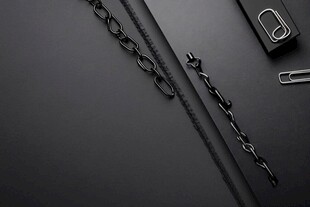 黑色链条与文具创意组合