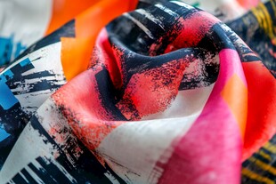 多彩抽象图案时尚丝巾