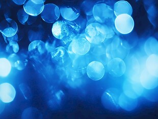 梦幻蓝色光斑背景图