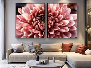 客厅中双幅粉色花卉挂画