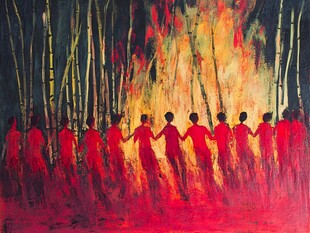 红裙人群于林间火焰旁起舞