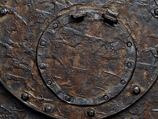 生锈金属盖板细节特写