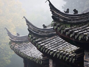 古建飞檐 雾中韵味悠长