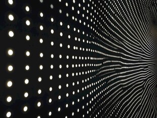 点状光影构成的科幻隧道