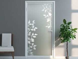 简约玻璃门配绿植装饰